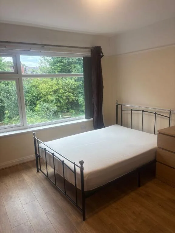 6 bedroom semi-detached house for rent