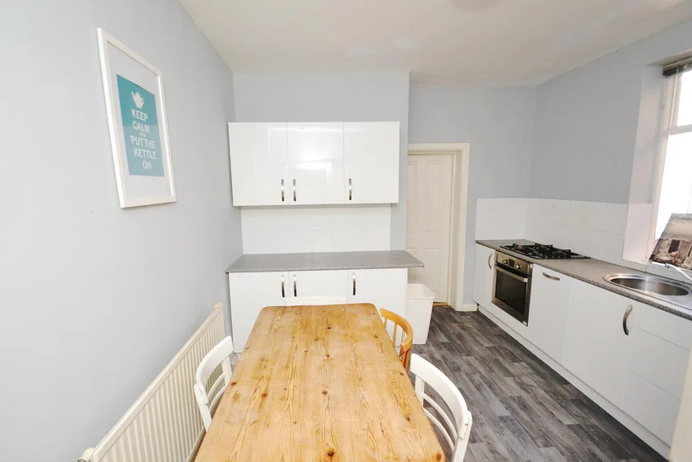 5 bedroom terraced house for rent