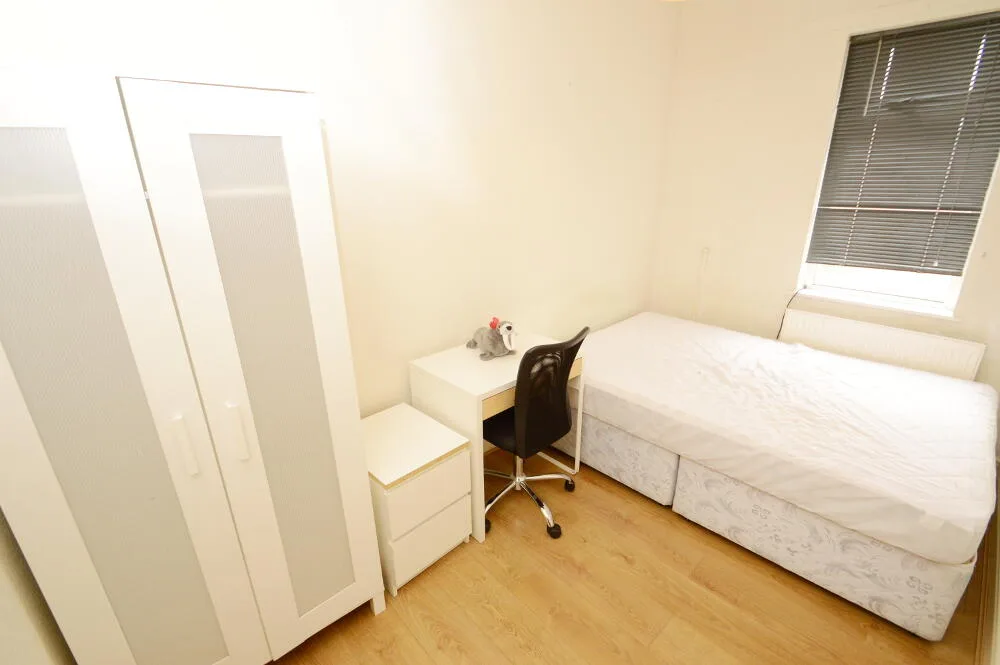 5 bedroom terraced house for rent