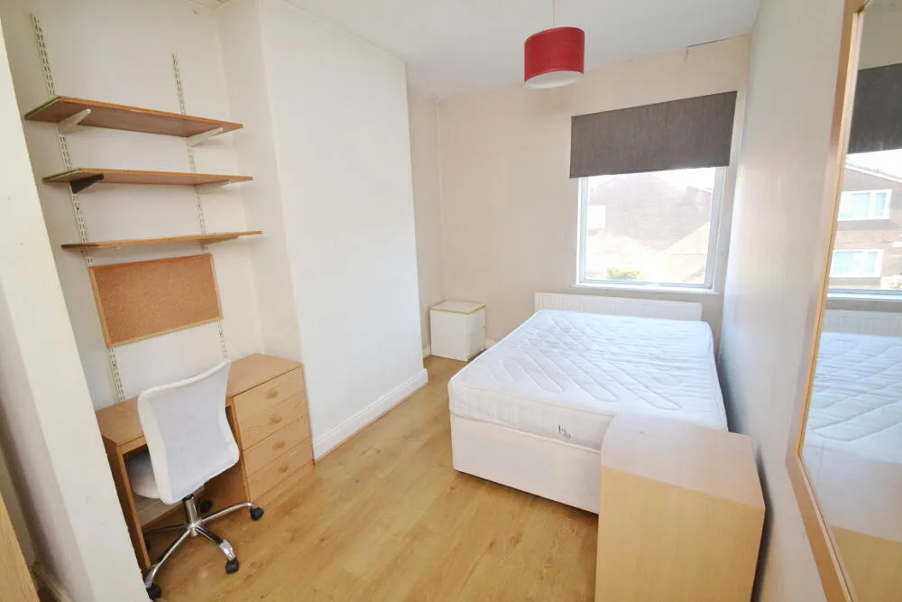 5 bedroom terraced house for rent