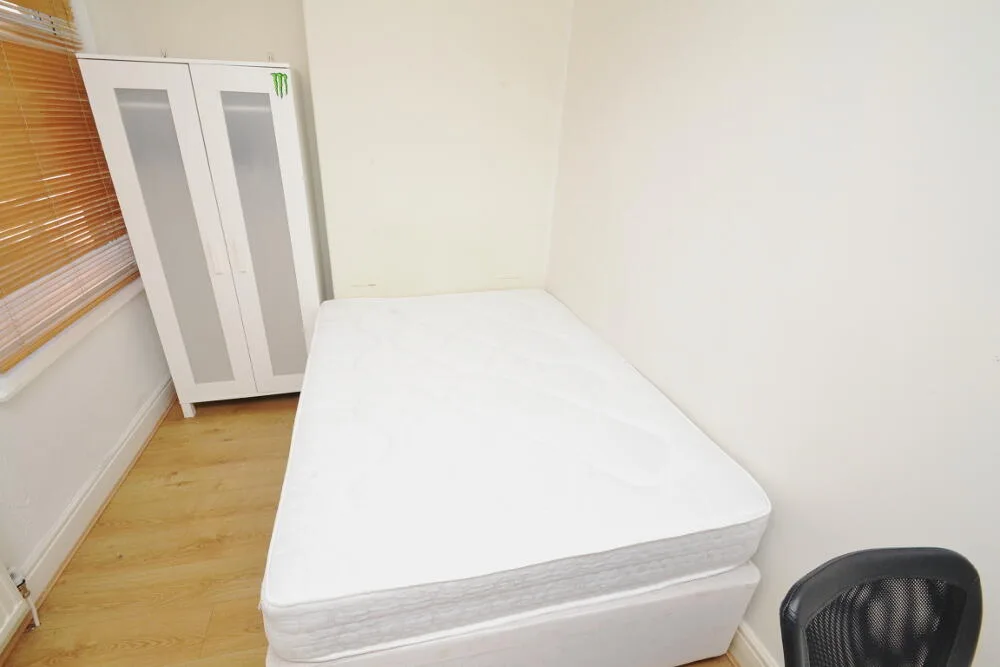 5 bedroom terraced house for rent