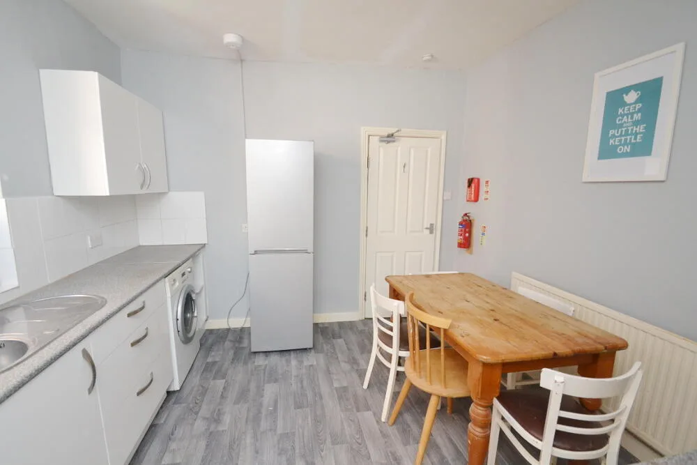 5 bedroom terraced house for rent