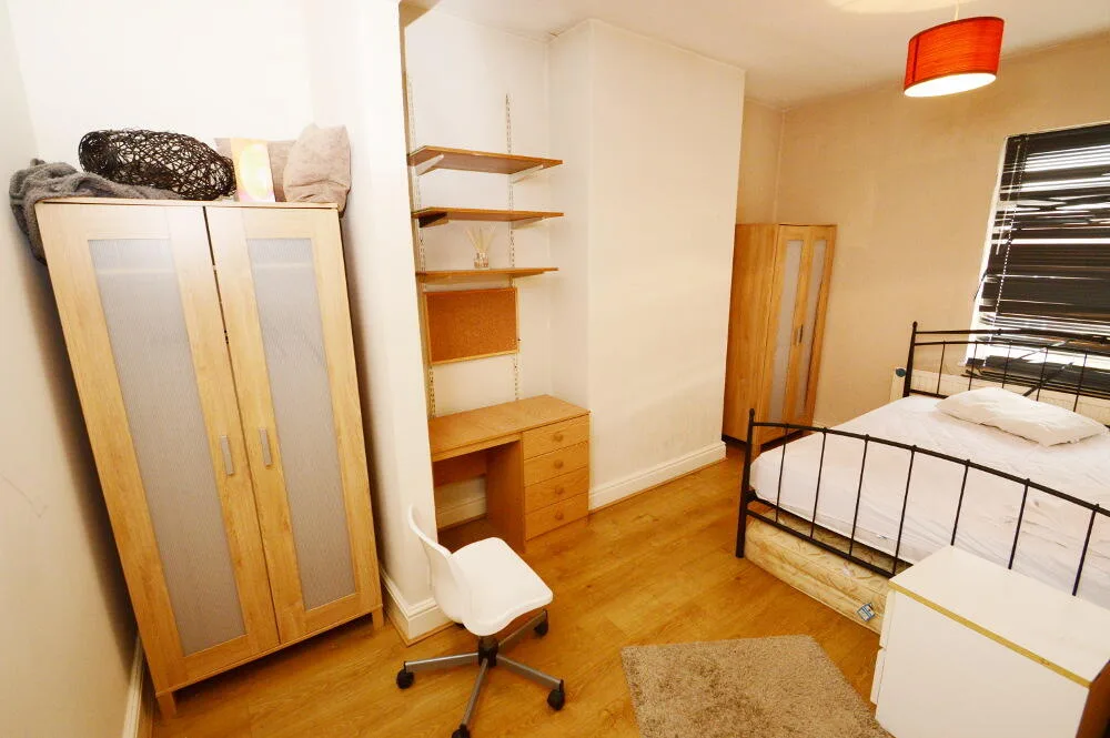 5 bedroom terraced house for rent