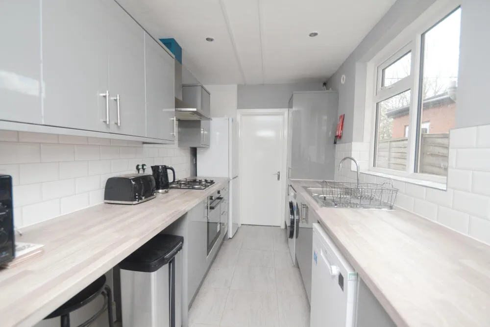 5 bedroom terraced house for rent