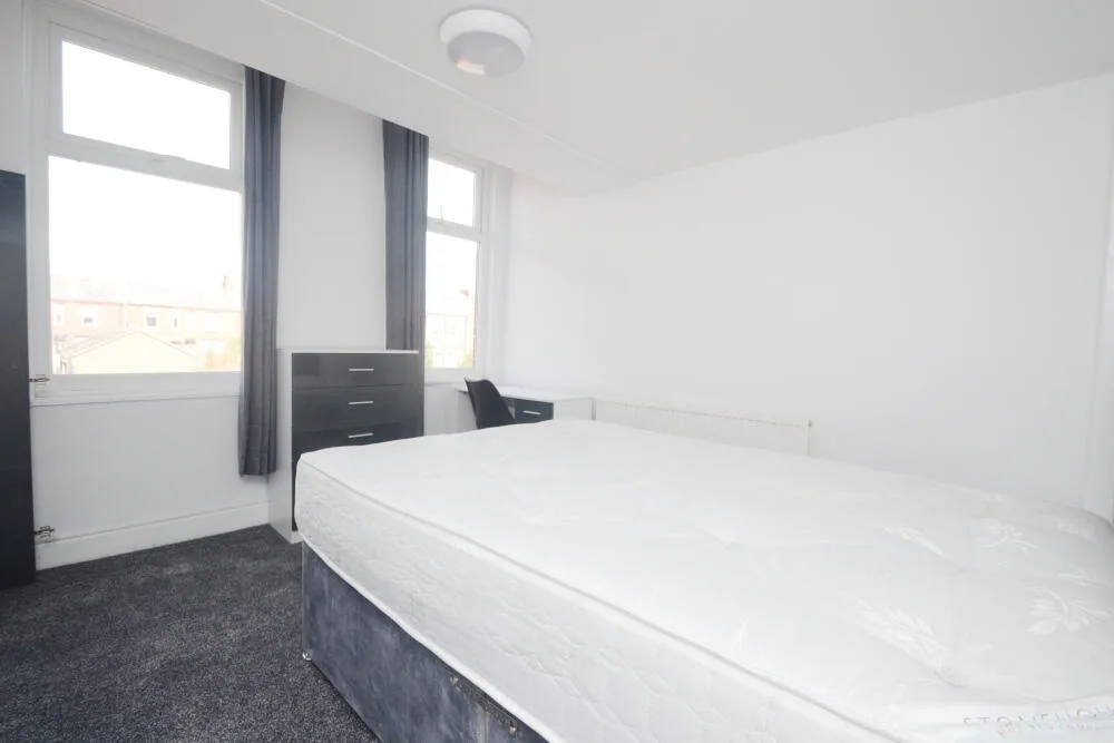 5 bedroom terraced house for rent