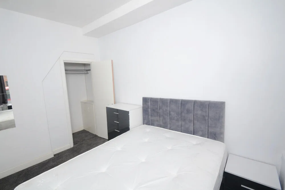 5 bedroom terraced house for rent