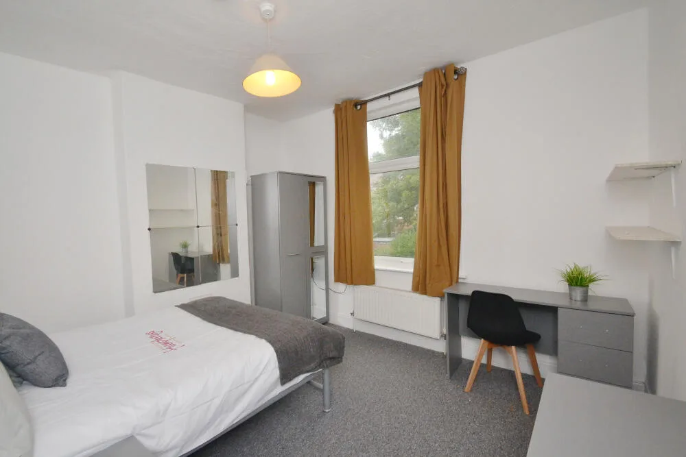 5 bedroom terraced house for rent