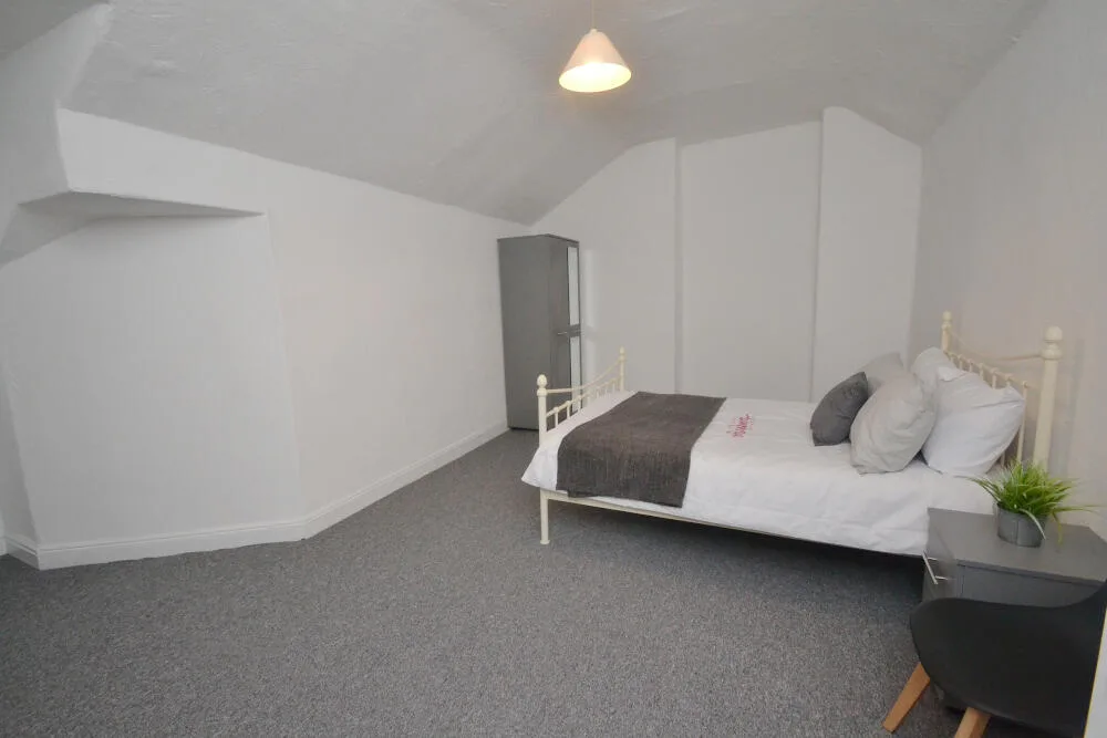 5 bedroom terraced house for rent