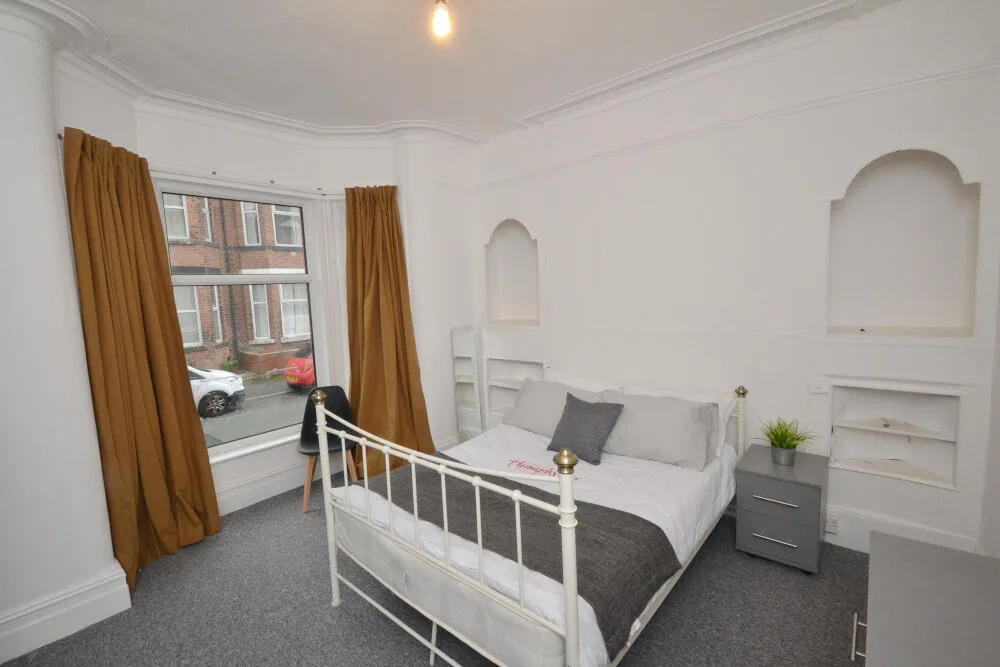 5 bedroom terraced house for rent