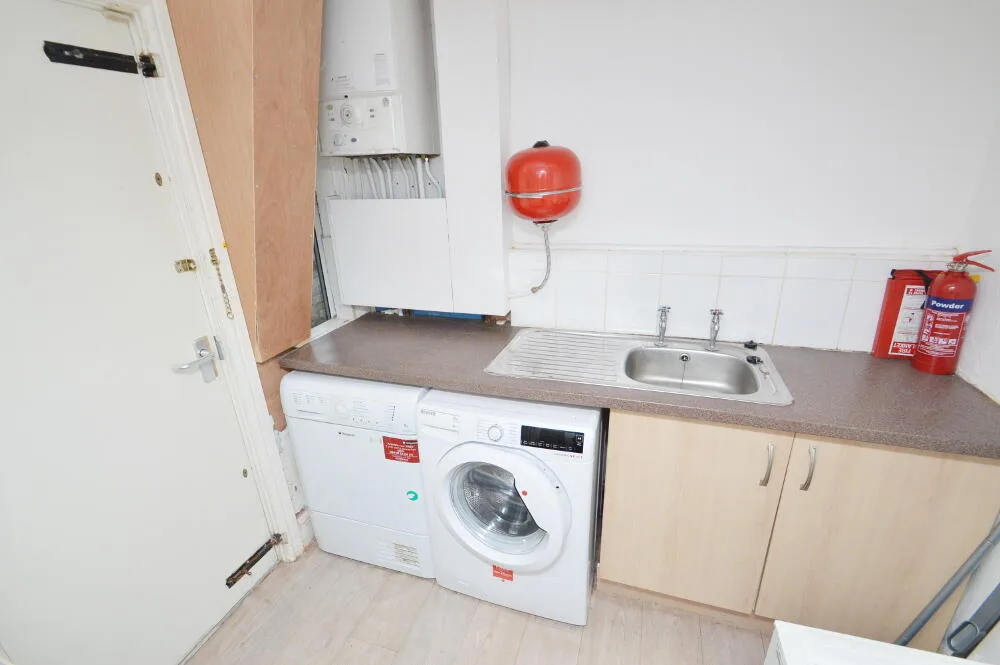 5 bedroom terraced house for rent