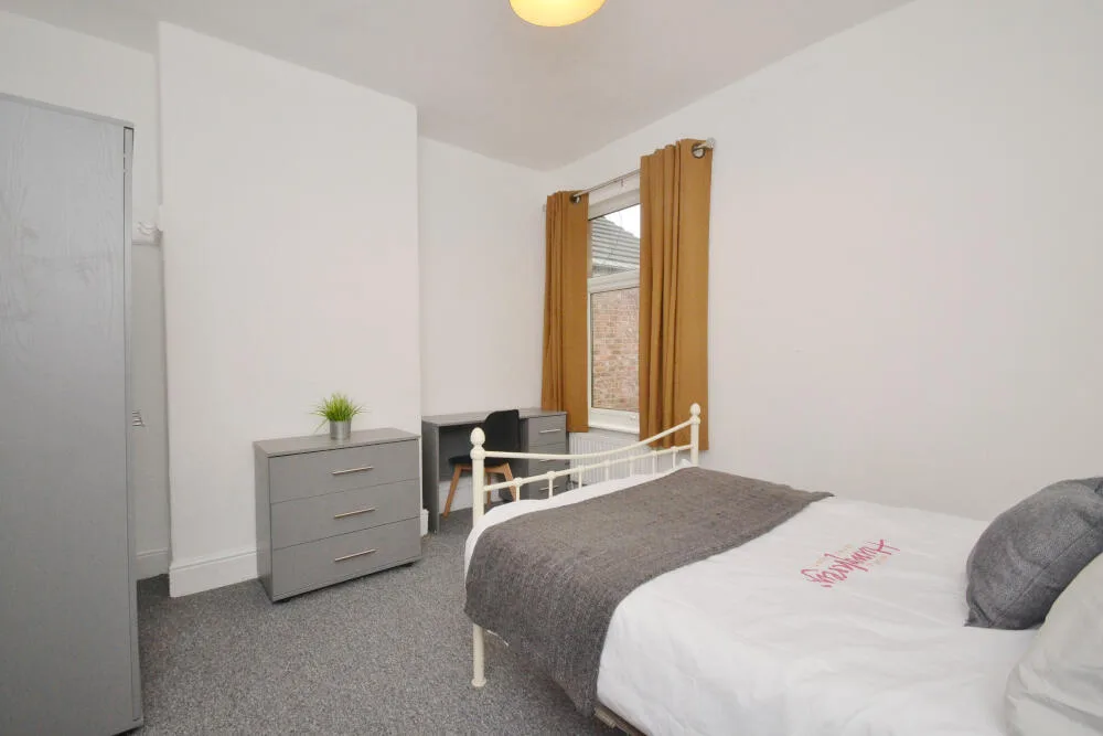 5 bedroom terraced house for rent