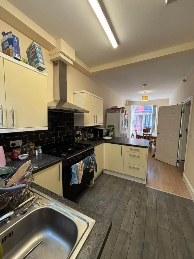 6 bedroom terraced house for rent