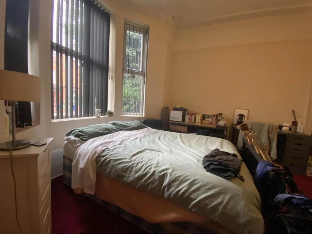 6 bedroom semi-detached house for rent