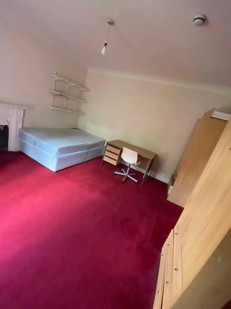 6 bedroom semi-detached house for rent