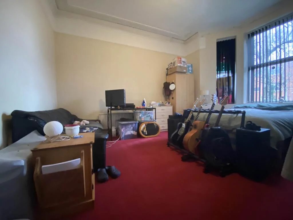 6 bedroom semi-detached house for rent