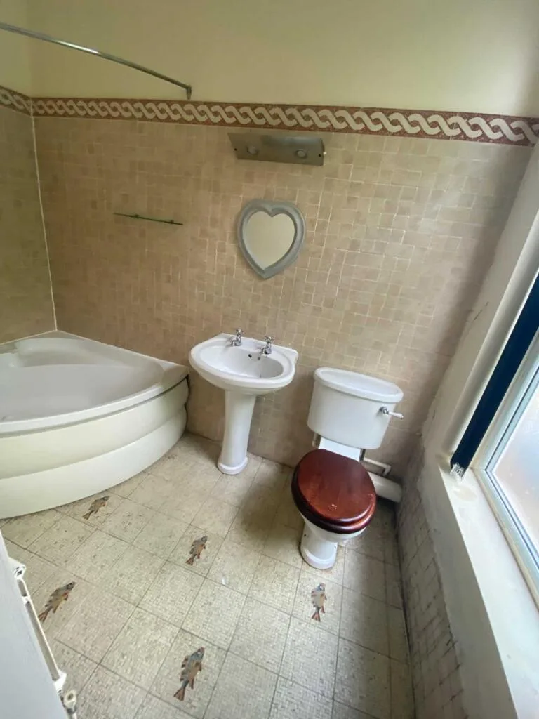 6 bedroom semi-detached house for rent