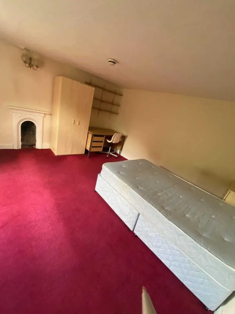 6 bedroom semi-detached house for rent