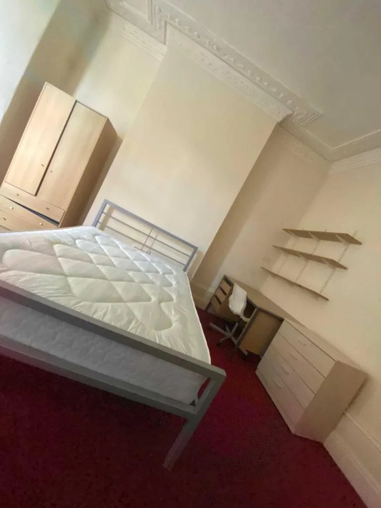 6 bedroom semi-detached house for rent