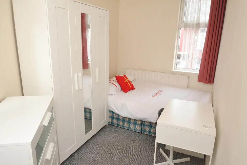 5 bedroom terraced house for rent