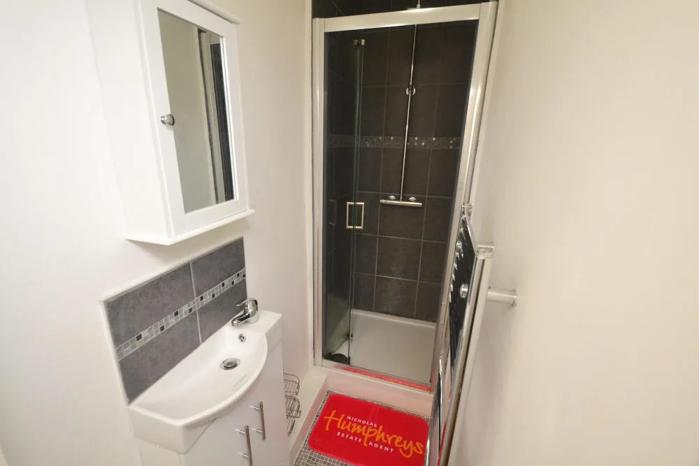 5 bedroom terraced house for rent