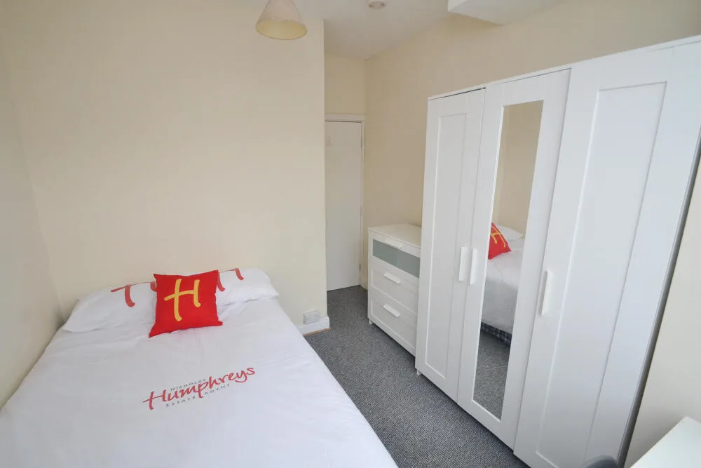 5 bedroom terraced house for rent