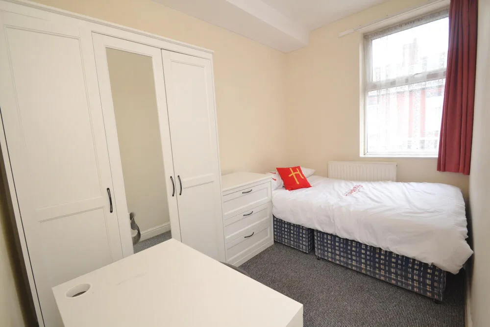 5 bedroom terraced house for rent