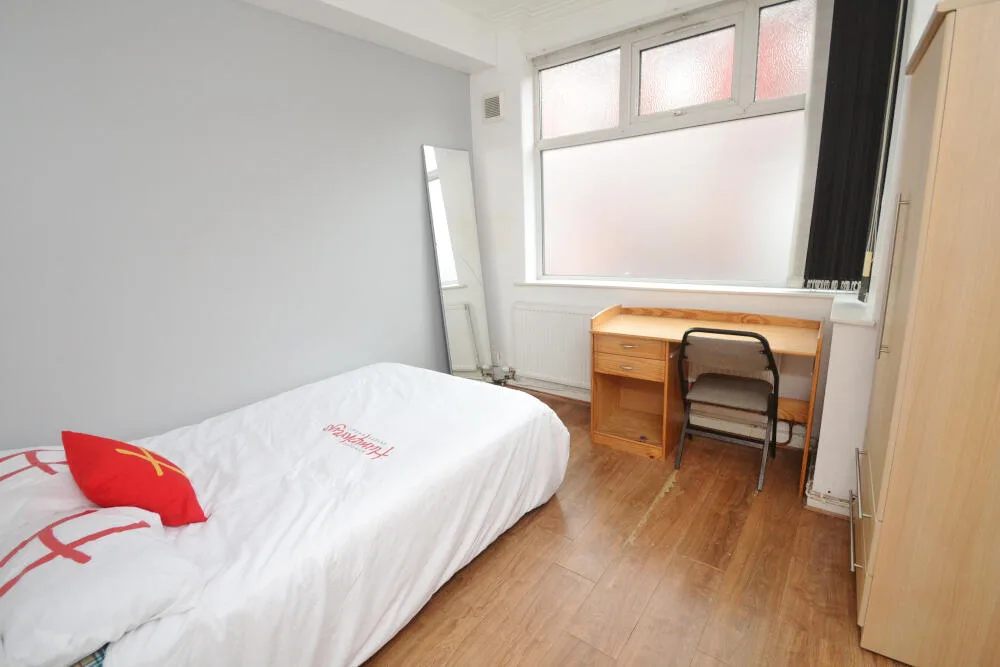 5 bedroom terraced house for rent
