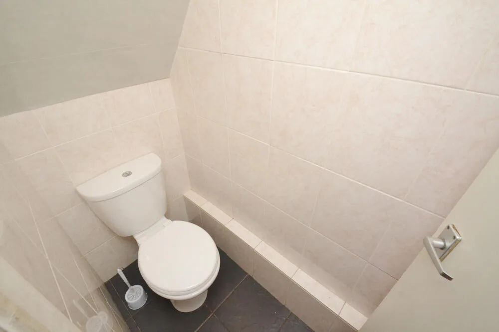 5 bedroom terraced house for rent