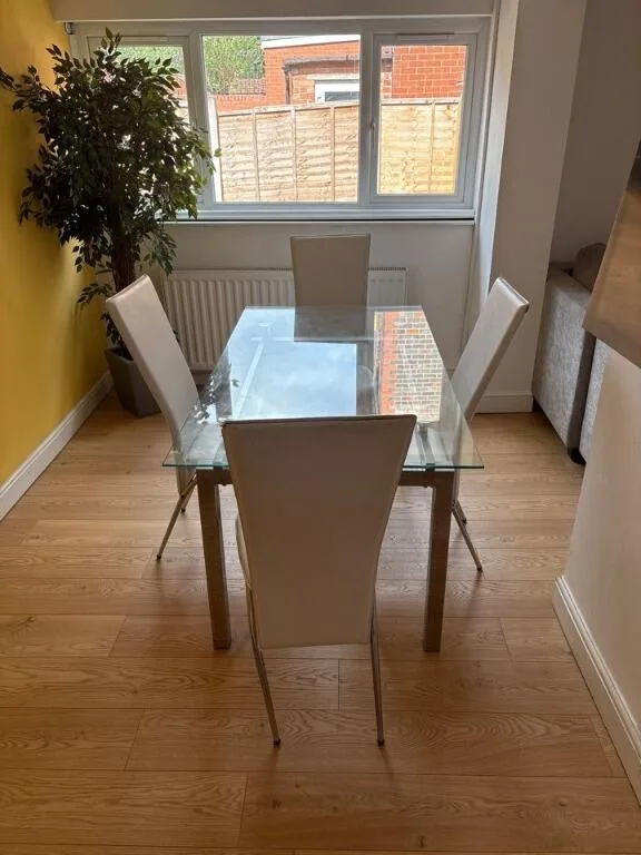 6 bedroom semi-detached house for rent