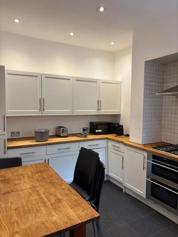 5 bedroom terraced house for rent