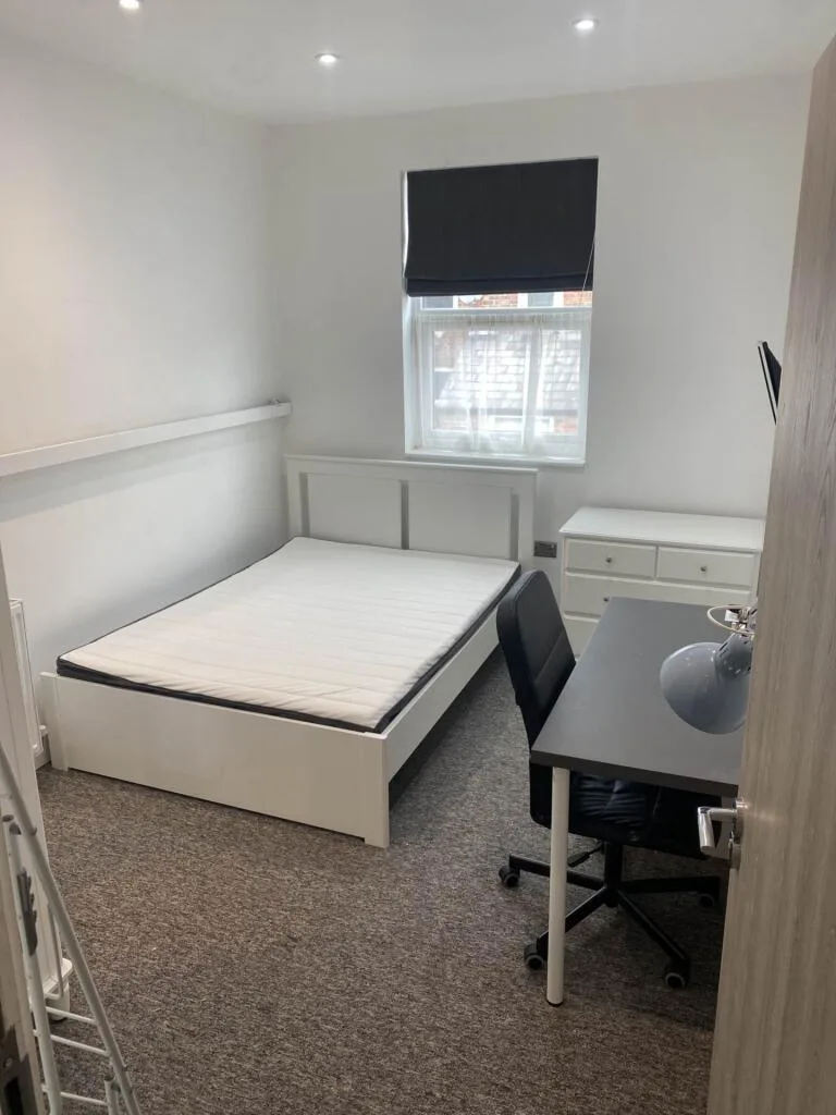 6 bedroom terraced house for rent
