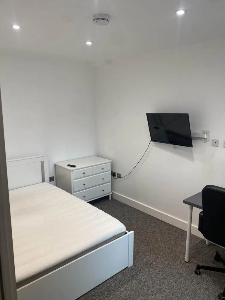 6 bedroom terraced house for rent