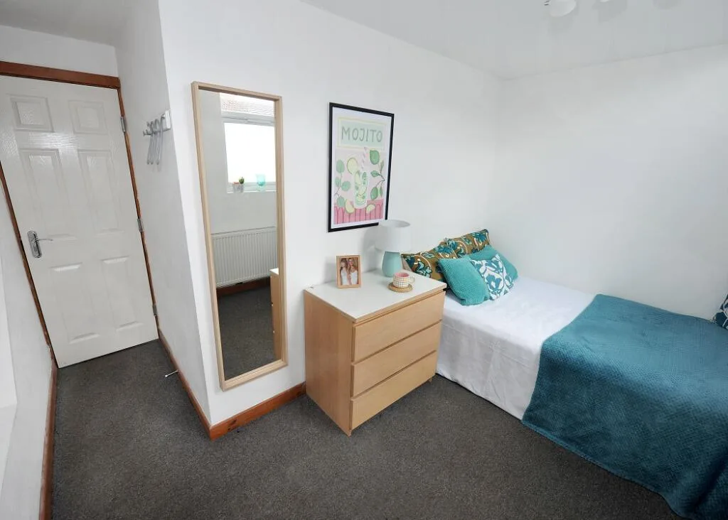 8 bedroom detached house for rent