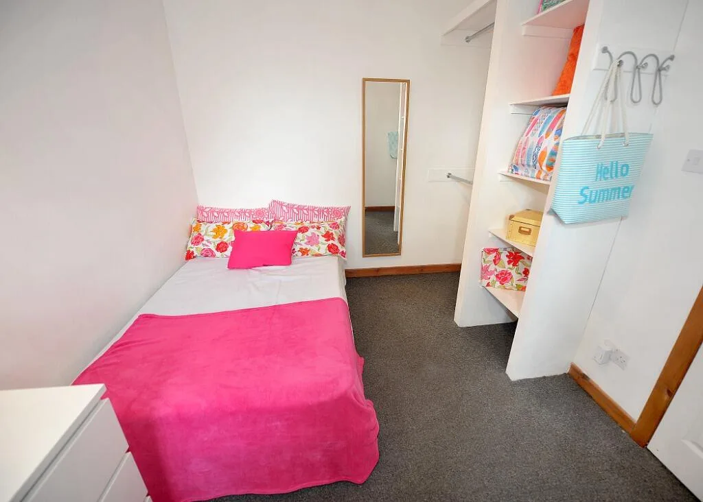 8 bedroom detached house for rent