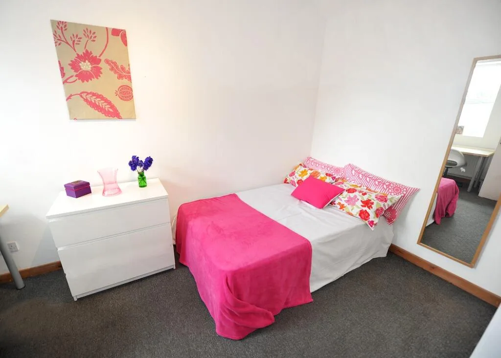 8 bedroom detached house for rent