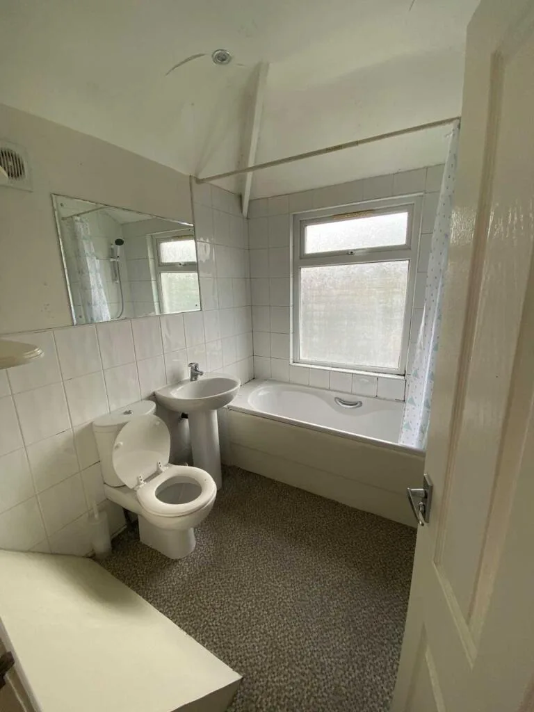 3 bedroom semi-detached house for rent