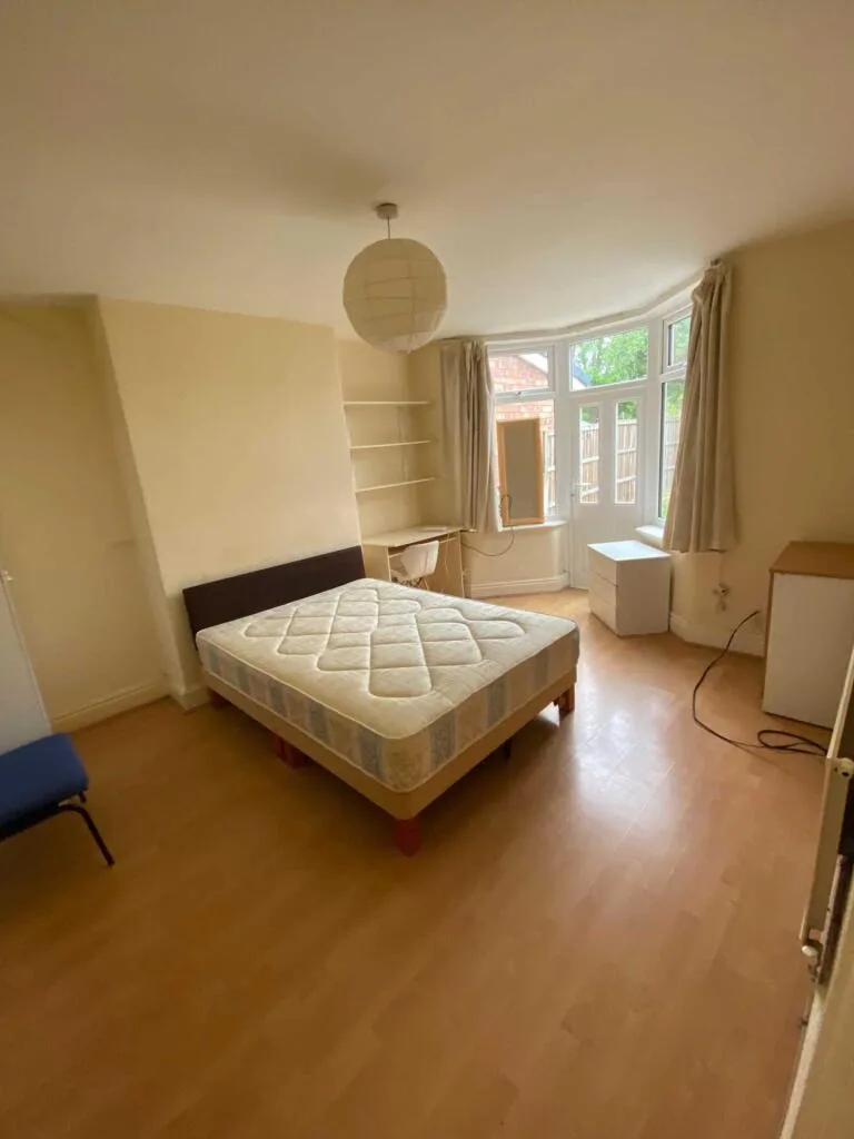 3 bedroom semi-detached house for rent