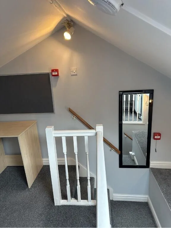 6 bedroom semi-detached house for rent
