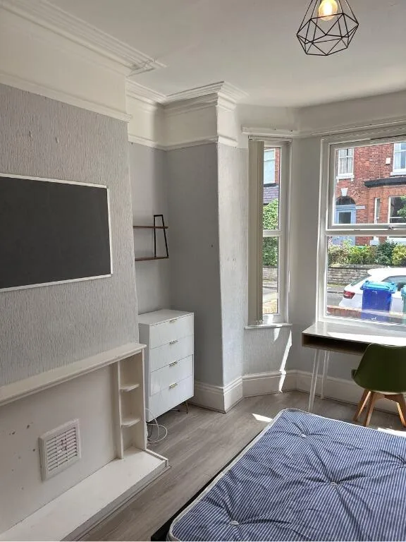 6 bedroom semi-detached house for rent
