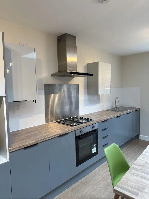6 bedroom semi-detached house for rent