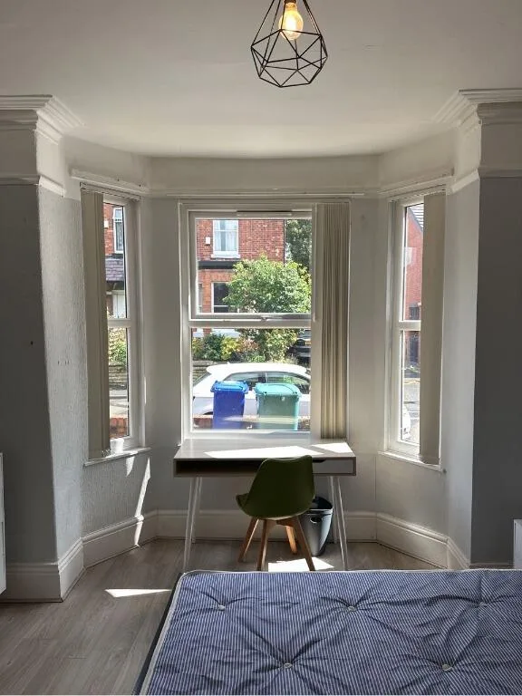 6 bedroom semi-detached house for rent