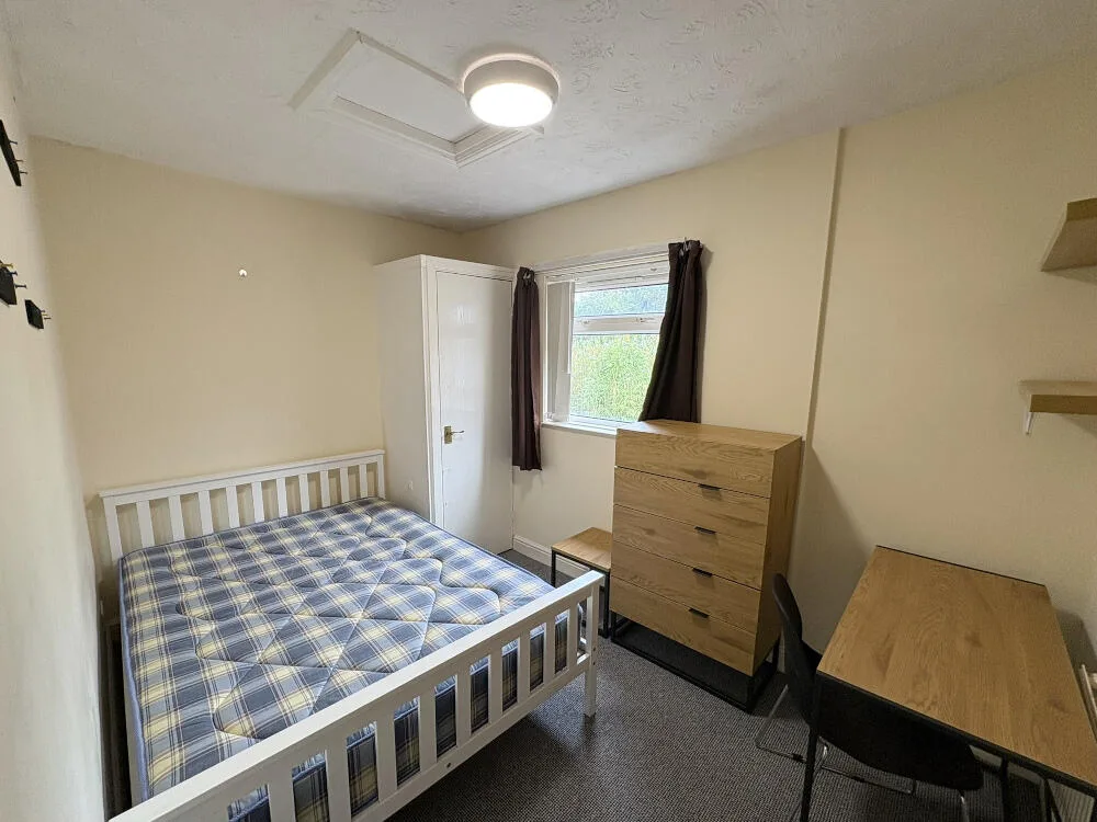 5 bedroom end of terrace house for rent