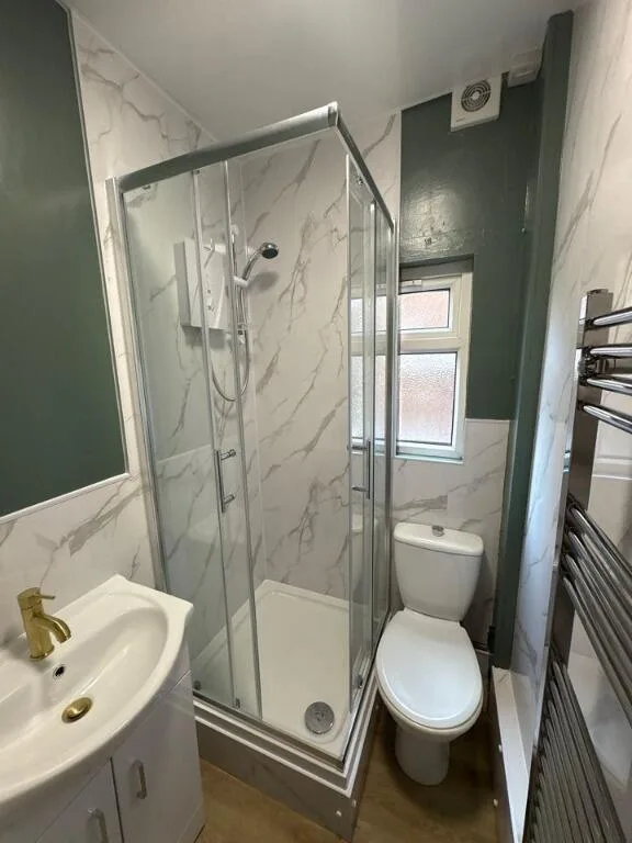 5 bedroom end of terrace house for rent
