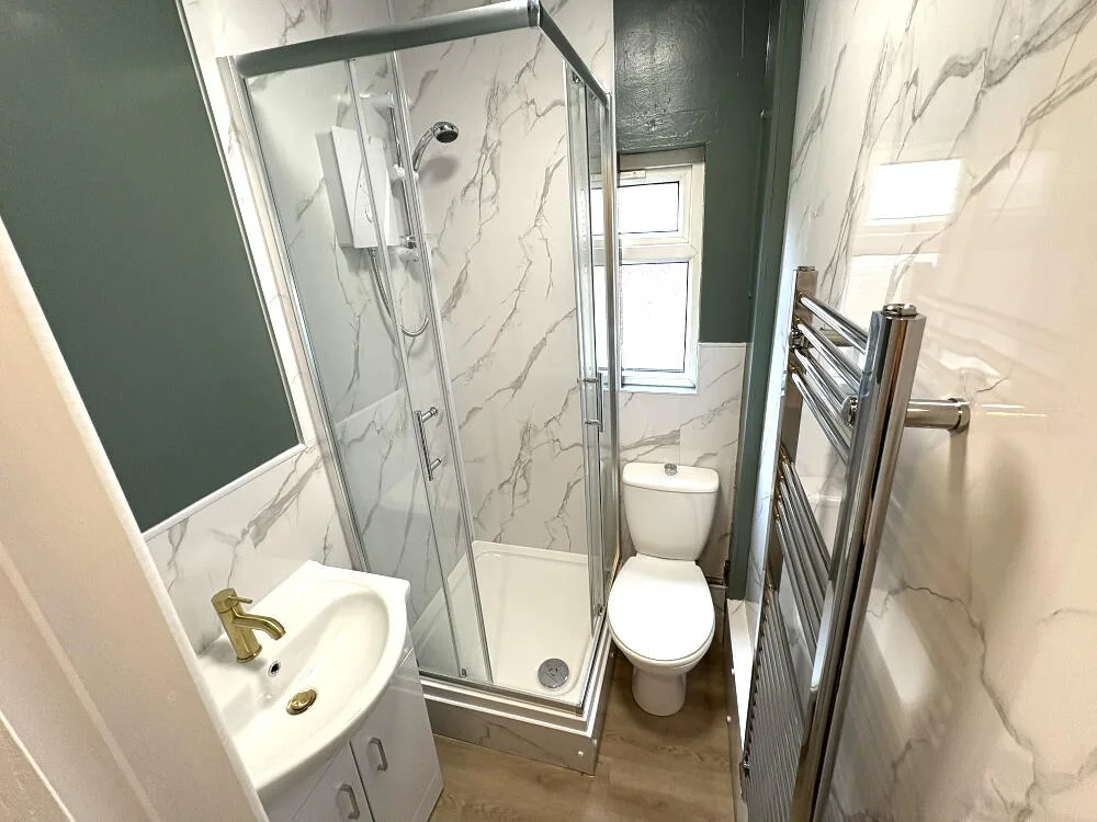 5 bedroom end of terrace house for rent
