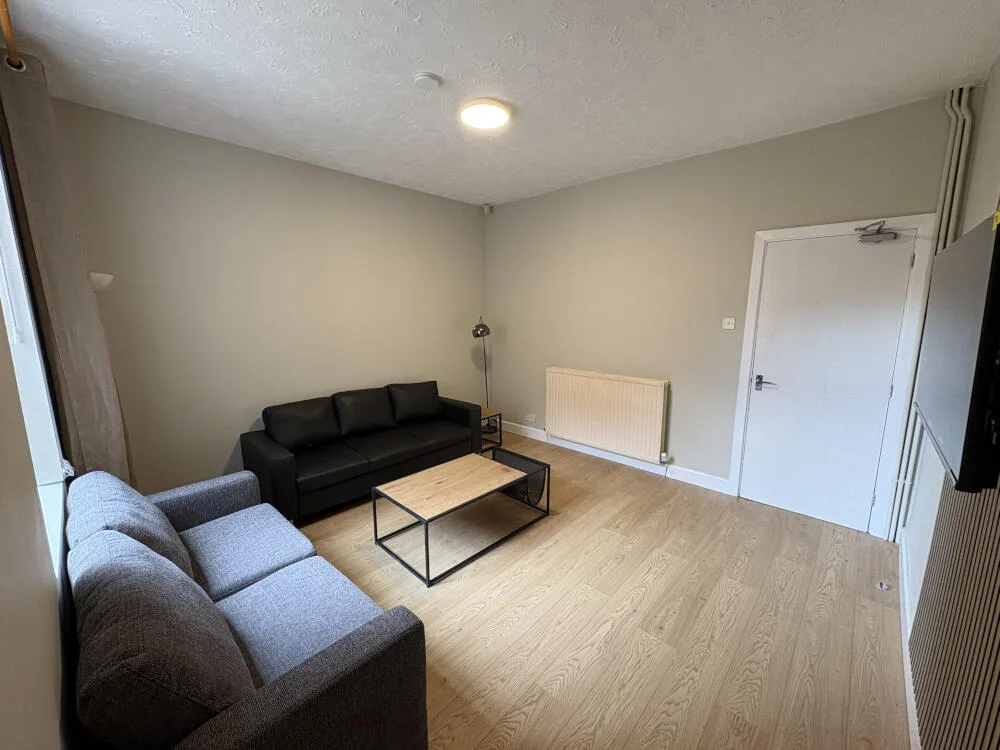 5 bedroom end of terrace house for rent