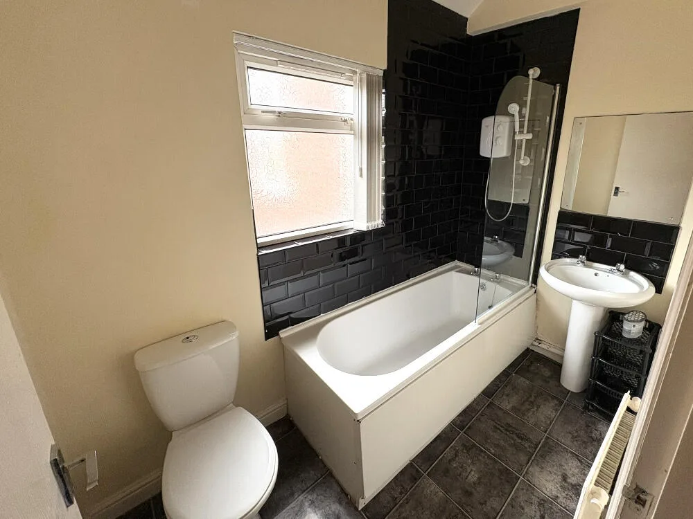 5 bedroom end of terrace house for rent