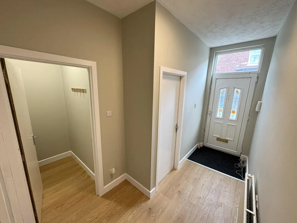 5 bedroom end of terrace house for rent