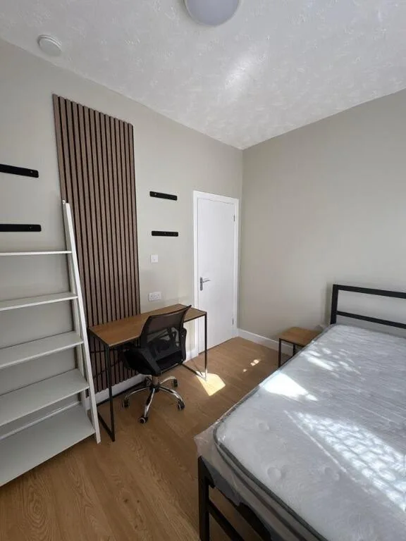 5 bedroom end of terrace house for rent