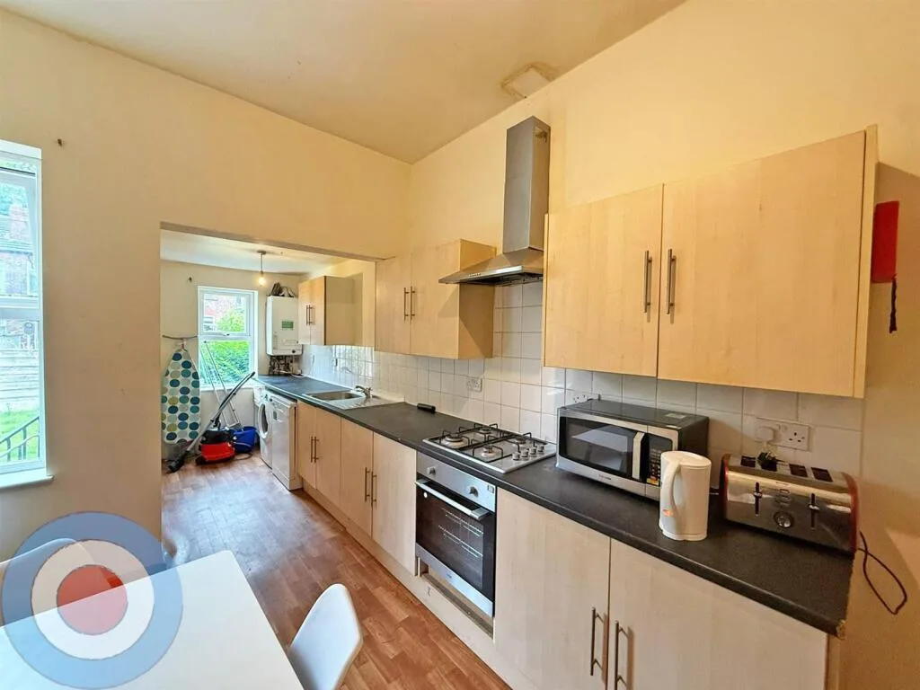 6 bedroom house for rent