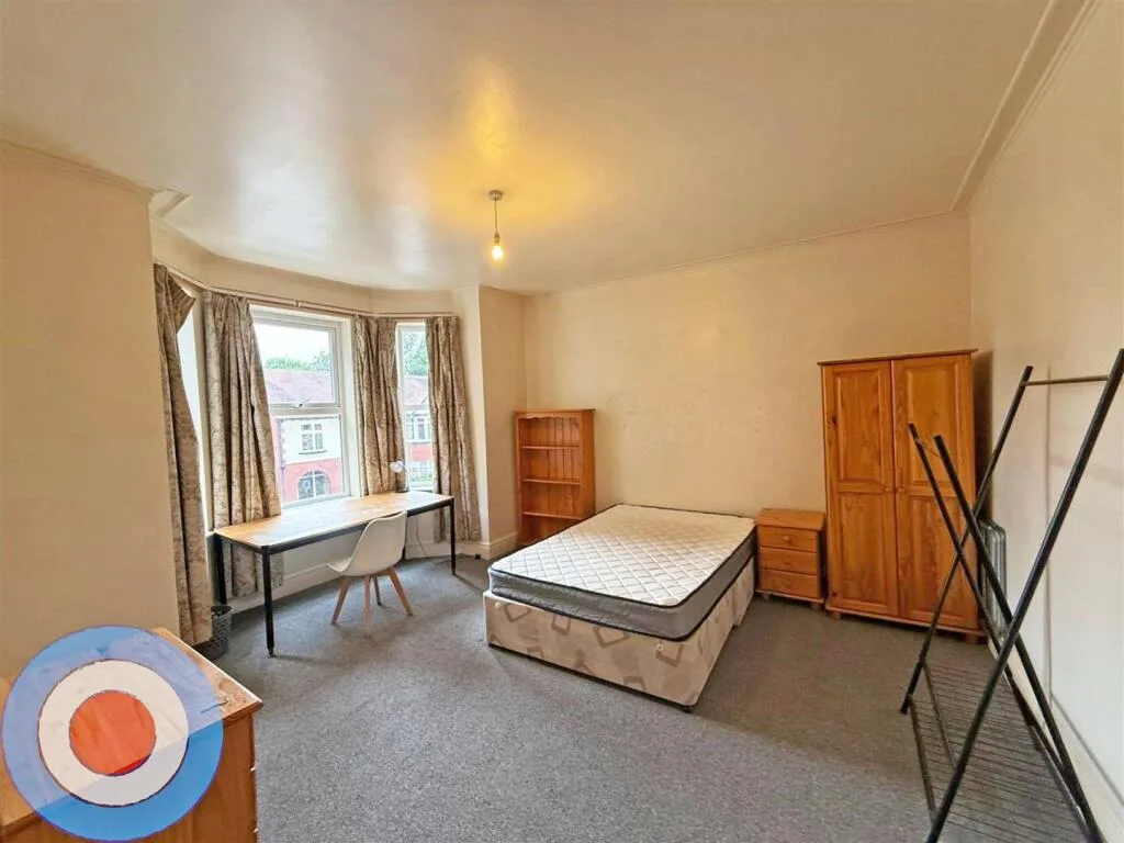 6 bedroom house for rent